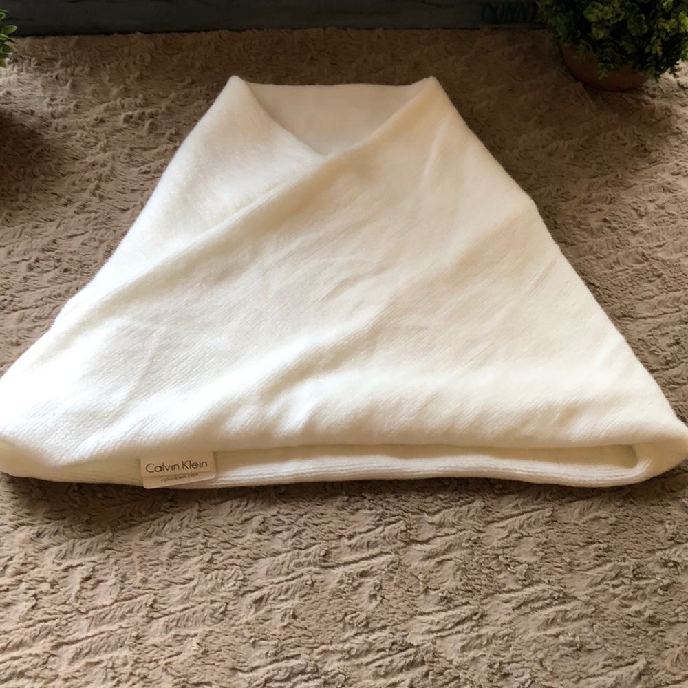 Calvin Klein NWT soft ivory infinity scarf